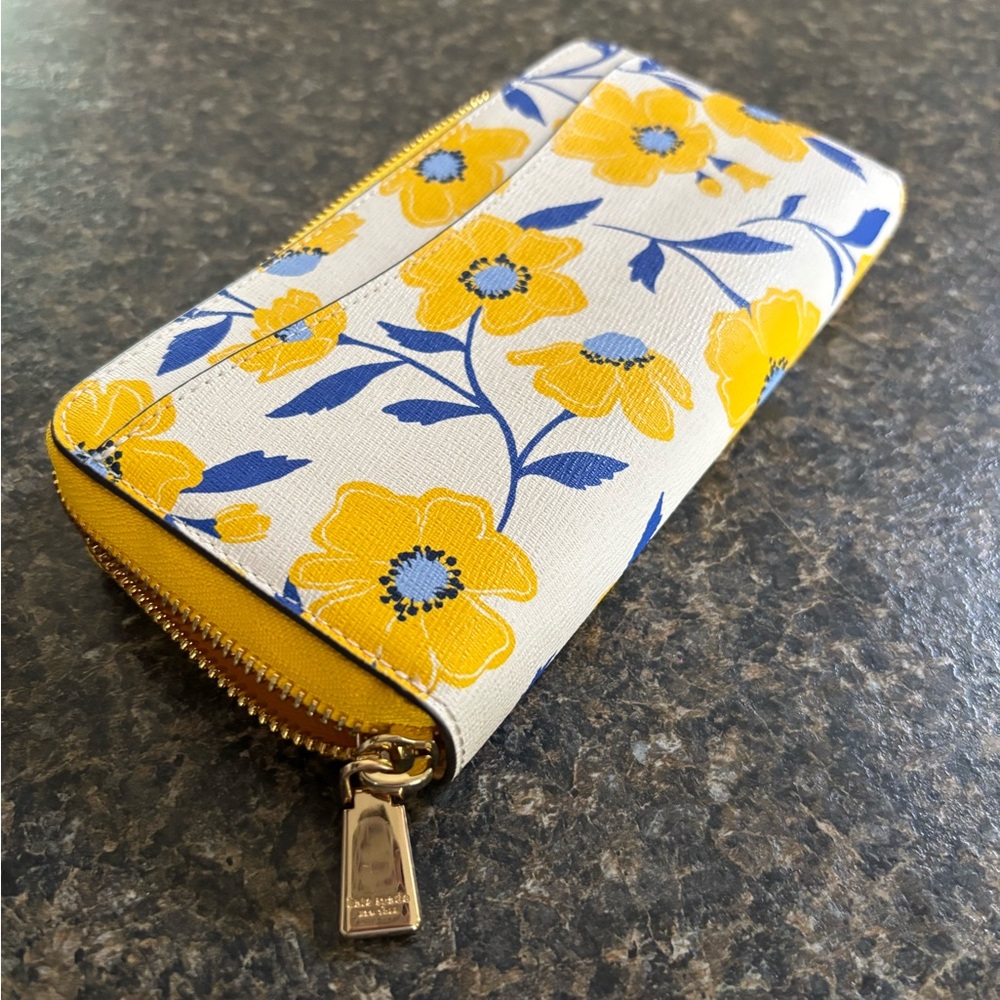 Floral Zip-Around Wallet - Picture 4 of 5